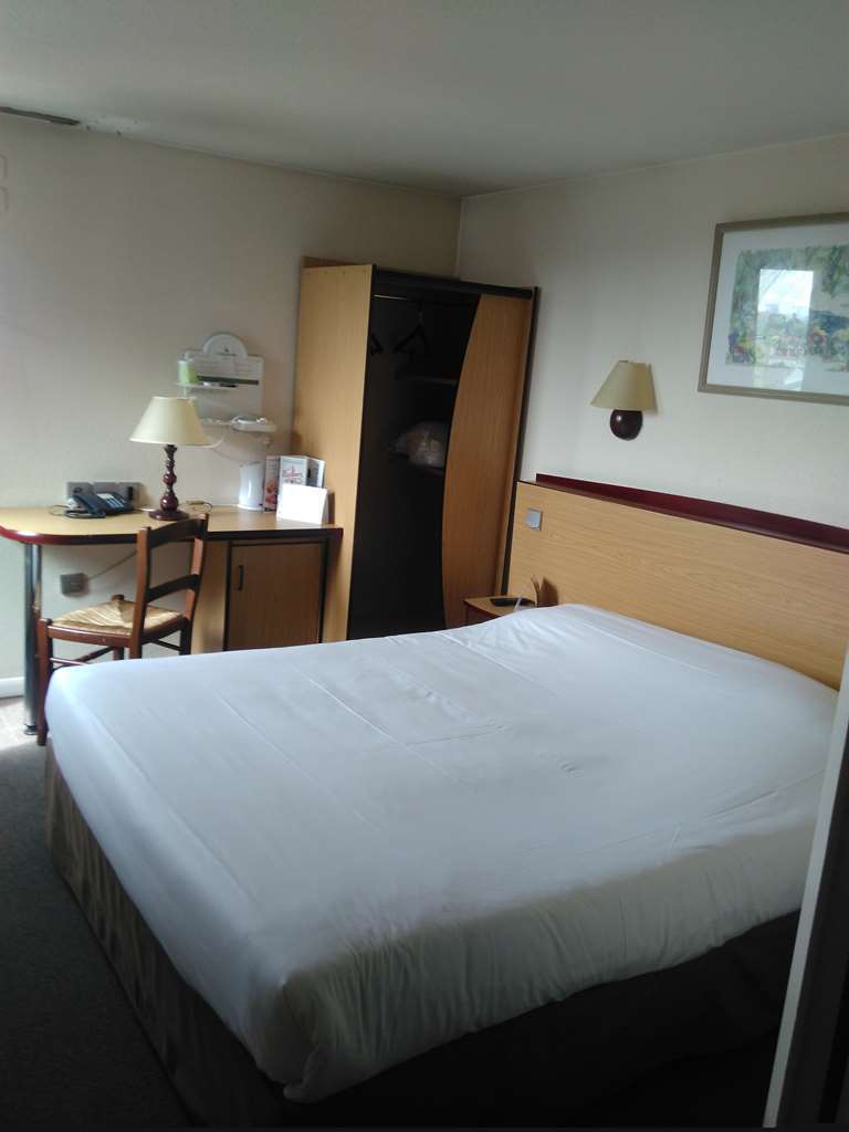 Campanile Livry-Gargan Hotel Room photo
